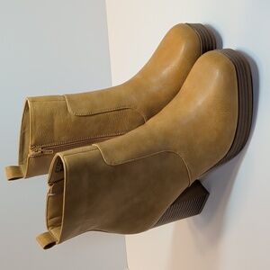 Sugar Willow Heeled Ankle Boots Size 8.5